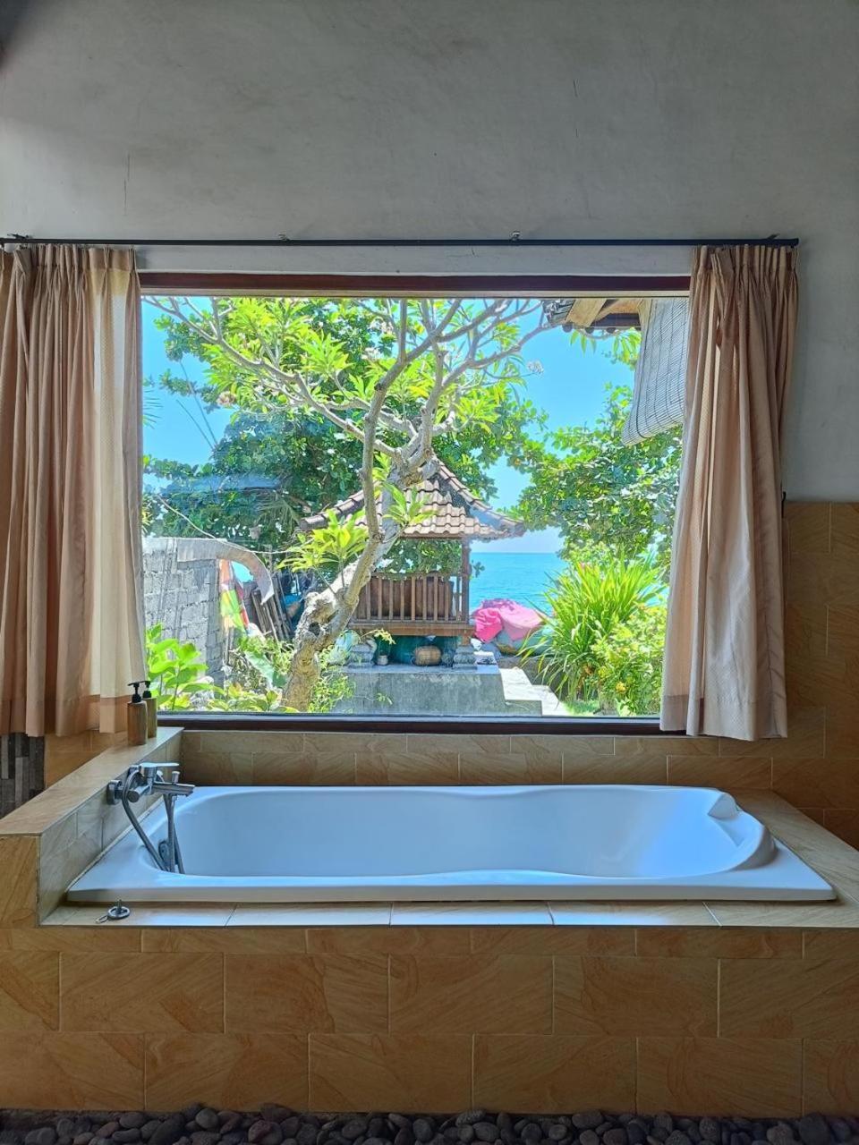 Putra'Lebah Amed Guest House Eksteriør bilde